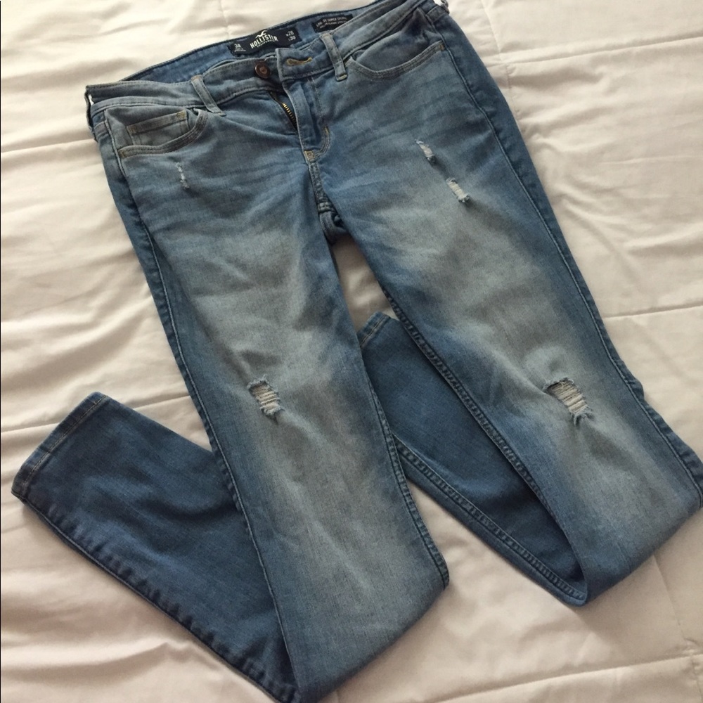 Hollister Low Rise Skinny Ripped Jeans🌈